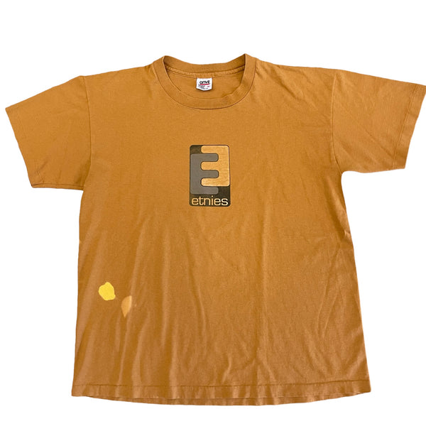 T sales shirt etnies